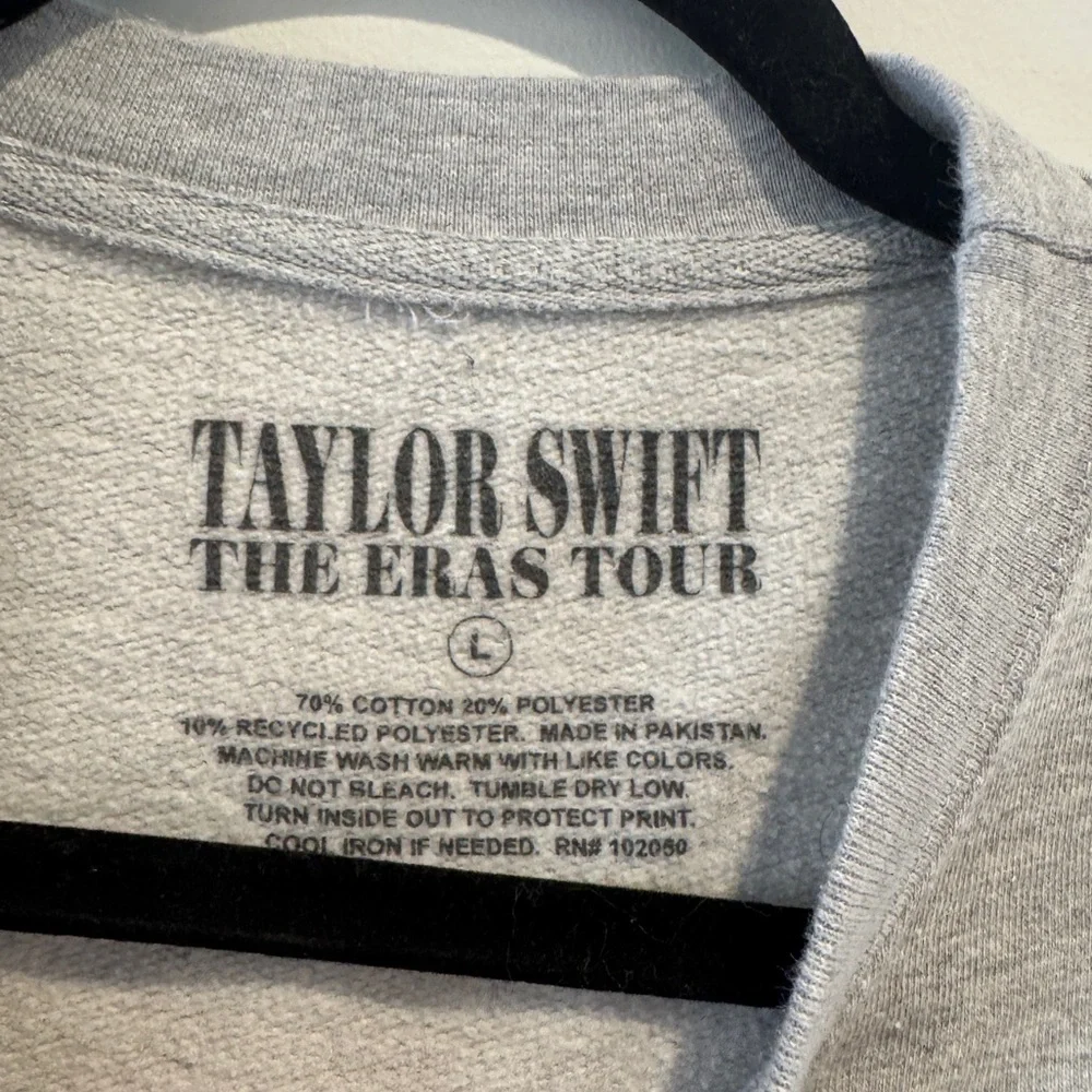 Taylor Swift The Eras Tour Sweatshirt Size Large Grey